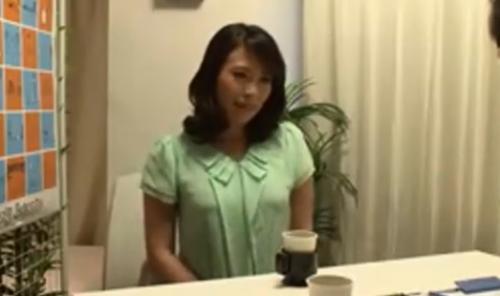 【面接】【隠し撮り】見るからに優しそうで騙されやすそうな清楚で綺麗な美巨乳の四十路の美人妻を下着モデルだと騙し、生ハメ中出し！
