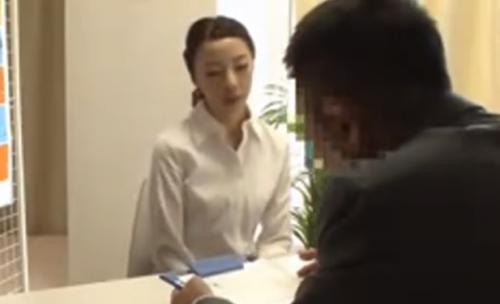 【面接】白いブラウスが良く似合う色白清楚で綺麗なスレンダーなのに美巨乳の四十路の奥さんをモデルの仕事だと騙し、そのまま生ハメ中出し！