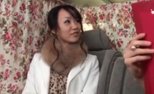 【熟女ナンパ】42歳にはとても見えない清楚で笑顔も可愛いスレンダーな四十路の美人妻を連れ込み、そのまま生ハメ中出し！