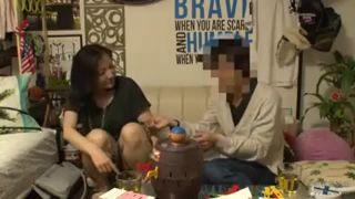 【熟女ナンパ】性格も明るく清楚で何でも受け入れてくれる爆乳の五十路の美人妻を連れ込み、そのまま生ハメ中出し！