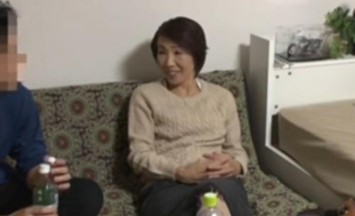 【熟女ナンパ】これぞ還暦間近の58歳の貫禄！優しい眼差しの奥には下心丸出し！清楚で上品に見えてド変態だった！そのまま生ハメ中出し！
