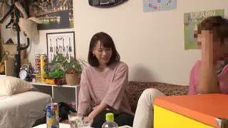 【熟女ナンパ】この物静かな感じがたまらない清楚な四十路の美人妻を連れ込み、そのまま生ハメ中出し！