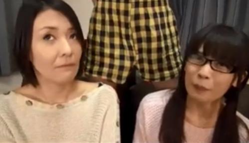 【熟女ナンパ】完熟の色白清楚で五十路の美人妻の母親とメガネの地味な娘を同時に連れ込み、娘の前で生ハメ中出し！