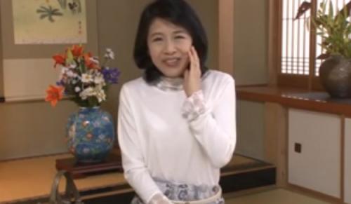 【熟女ナンパ】AVとは無縁そうな清楚で落ち着いた綺麗で上品な五十路の高齢美人妻を連れ込み、そのまま生ハメ中出し！