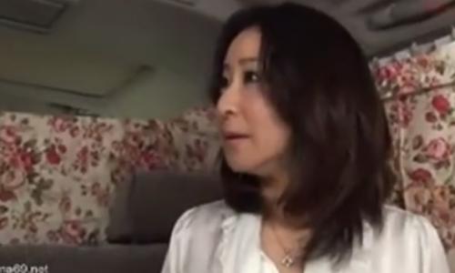 【熟女ナンパ】こんな美魔女とセックスできるなんて！上品で綺麗すぎる四十路の美人妻を連れ込み、そのまま生ハメ中出し！