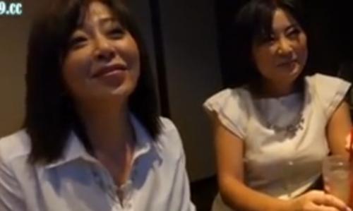 【熟女ナンパ】いかにも強欲でゴージャスな五十路の人妻2人をお酒に酔わせお持ち帰りし、ガチハメ、ザーメン顔射！