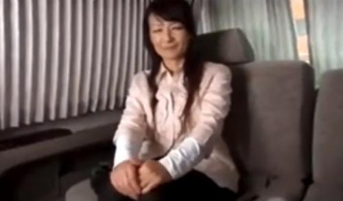 【熟女ナンパ】完熟した色白清楚のおしとやかなスレンダーで美巨乳の五十路の高齢美人妻を連れ込み、ガチハメ、ザーメンぶっかけ！