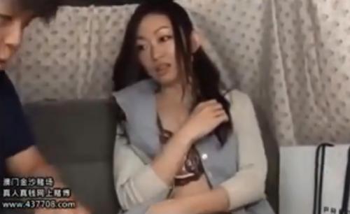 【熟女ナンパ】最初は嫌がっていた黒髪ロングの清楚で綺麗な四十路の美人妻も徐々に感じてしまい、最後は生ハメ中出し！