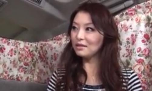 【熟女ナンパ】鋭い目つきが男心を誘うゴージャスで妖艶なスレンダーな四十路の美人妻を連れ込み、生ハメ中出し！