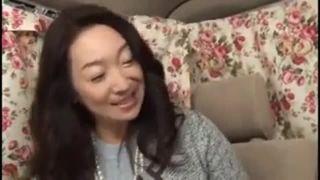 【熟女ナンパ】落ち着きが半端ない色白清楚でおっとりとした五十路の高齢美人妻を徐々に責め、そのまま生ハメ中出し！