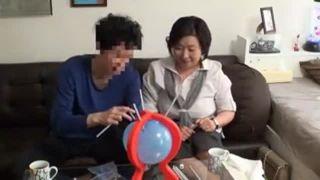 【熟女ナンパ】色白で豪快なぽっちゃりの五十路の高齢の美人妻が今日だけは乙女に！生ハメ中出しで吠えまくる！