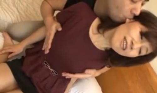 【熟女ナンパ】ビンビンの乳首がエロすぎるゴージャスでセクシーな四十路の美人妻を連れ込み、そのままガチハメ、ザーメンぶっかけ！