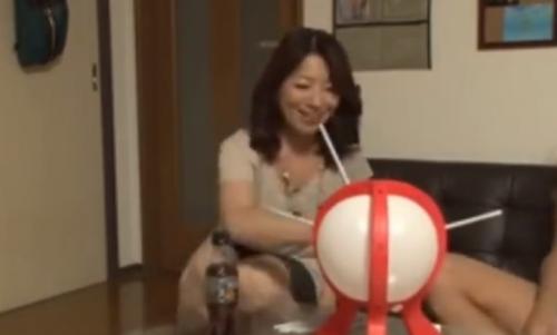 【熟女ナンパ】【隠し撮り】清楚で色気もあるゴージャスでおっとりとした五十路の高齢美人妻を連れ込み、チンコを見せムラムラさせ、生ハメ中出し！