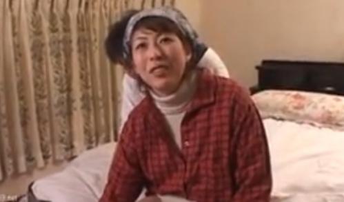 【熟女ナンパ】64歳にはとても見えない漁師の大人しく控えめな六十路の美人妻を連れ込み、そのまま生ハメ中出し！