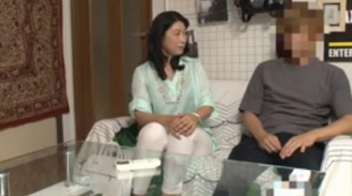 【熟女ナンパ】清楚で大人しく清潔感のある色白で綺麗な五十路の美人妻を連れ込み、そのまま生ハメ中出し！
