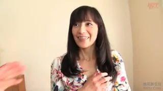 【熟女ナンパ】本当に五十路！？色白で清楚なだけでなくスレンダーな高齢の美人妻を連れ込み、そのままガチハメ、ザーメンぶっかけ、お掃除フェラ！