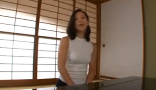 【熟女ナンパ】控えめで清楚な色白のスレンダーな五十路の美人妻を連れ込み、そのままいきなりガチハメ、ザーメンぶっかけ！