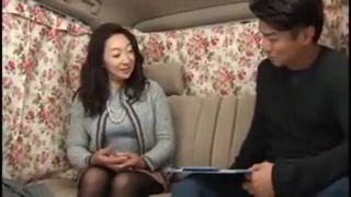 【熟女ナンパ】優しい顔立ちで綺麗で上品かつスレンダーな五十路の美人妻を連れ込み、そのまま生ハメ中出し！