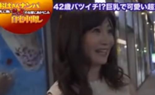 【熟女ナンパ】仕事帰りのバリバリ仕事のできそうな愛想が良く美巨乳のバツイチ独身のセクシーな四十路のマダムの自宅を訪問し、生ハメ中出し！