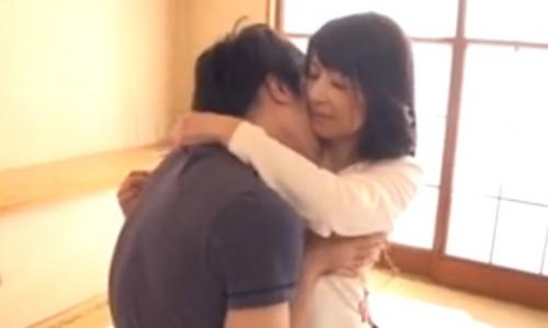 【熟女ナンパ】還暦間近には全く見えない清楚で上品でどこかツンデレで美巨乳の五十路の美人妻を連れ込み、そのまま生ハメ中出し！