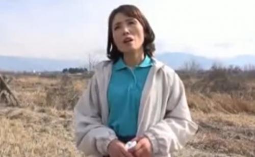 【熟女ナンパ】地方の田舎で農作業中の素朴で色白スレンダーな六十路の高齢人妻を口説き、生ハメ中出し！