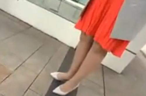 【人妻ナンパ】美しいのは美脚なだけでなく見るからにマダムで綺麗でしかもスレンダー美巨乳の三十路の奥さんを連れ込み、生ハメ中出し！