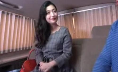 【熟女ナンパ】これぞ大人の女！品格のある色白清楚でスレンダーな綺麗な四十路の美人妻を連れ込み、生ハメ中出し！