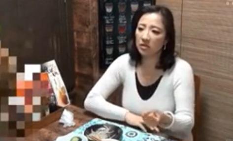 【熟女ナンパ】ふてぶてしく怒ると怖そうな豪快でぽっちゃりで美巨乳の四十路の人妻を酒に酔わせお持ち帰りし、そのまま生ハメ中出し！