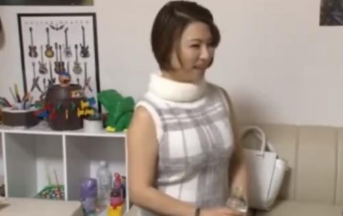 【人妻ナンパ】【隠し撮り】服の上からもデカさがわかる色白で爆乳の三十路の綺麗な奥さんを連れ込み、生ハメ中出し！