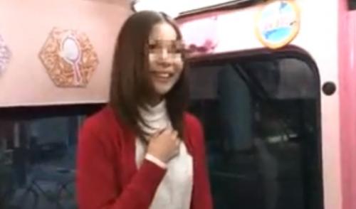 【人妻ナンパ】赤のカーディガンが良く似合う色白清楚で綺麗なスレンダーの三十路の奥さんを連れ込み、ガチハメ、ザーメンぶっかけ！