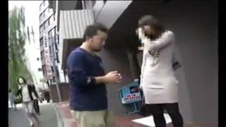 【人妻ナンパ】街中で高身長でスレンダーの色白清楚で綺麗な美巨乳の三十路の奥さんを連れ込み、男2人で責め、生ハメ中出し3P！