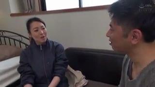 【熟女ナンパ】地方の田舎でスレてない素朴な四十路の色白の美人妻をGET！強引に口説きそのままセックス！