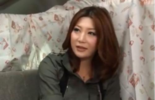 【人妻ナンパ】妙に色っぽいパッチリした瞳でゴージャスな美巨乳の綺麗な三十路の奥さんを連れ込み、生ハメ中出し！