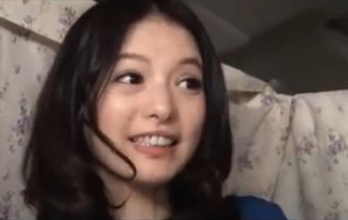 【人妻ナンパ】プライドが高そうに見えてノリの良いモデル体型の綺麗な奥さんを強引に責め、車内で生ハメ中出し！