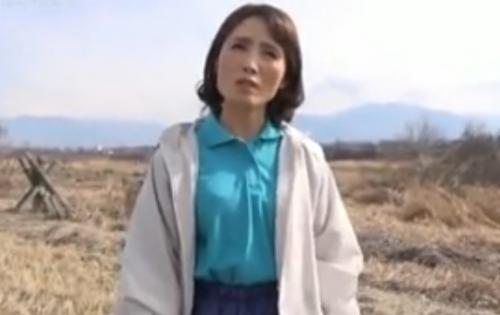【熟女ナンパ】地方の田舎で農家で働く色白スレンダーの完熟した六十路の高齢美人妻を連れ込み、生ハメ中出し！