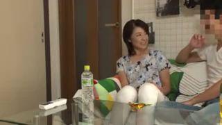 【熟女ナンパ】色白で佇まいも落ち着いた上品な五十路の美人妻を連れ込み、そのまま生ハメ中出し！