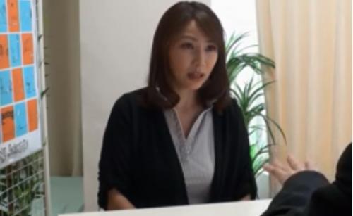 【面接】【隠し撮り】ショートボブが良く似合う控えめでおっとりとした綺麗な三十路の奥さんを下着モデルだけだと騙し、生ハメ中出し！