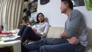 【熟女ナンパ】【隠し撮り】サラサラの黒髪ロングでフランクな性格のスレンダーで綺麗な四十路の美人妻を連れ込み、生ハメ中出し！
