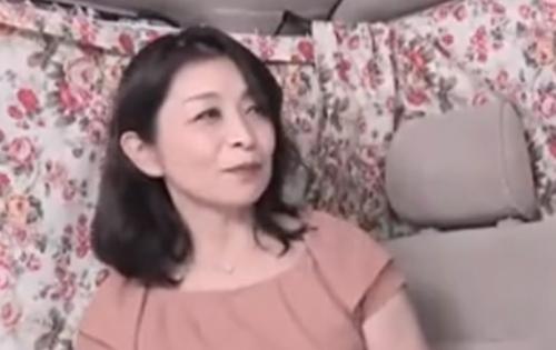 【熟女ナンパ】近寄り難いほど上品で綺麗な気品溢れるスレンダー美巨乳の五十路の高齢美人妻を連れ込み、生ハメ中出し！