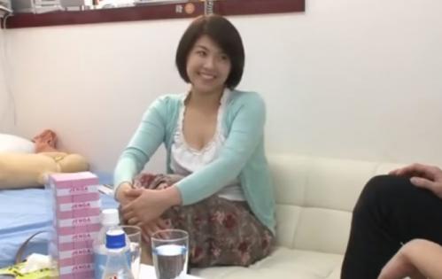 【熟女ナンパ】【隠し撮り】色白清楚で大人しくおっとりとした超美巨乳の四十路間近の美人妻を連れ込み、生ハメ中出し！