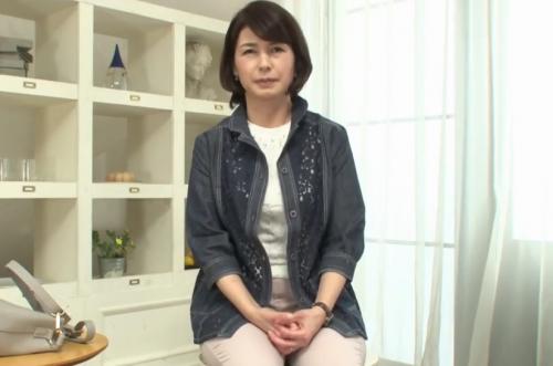 目元がキリっとした清楚で真面目な五十路熟女が満を持してカメラの前でセックス！