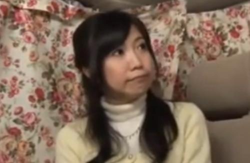 【熟女ナンパ】四十路と聞いてビックリ！愛想がよく綺麗でスレンダー美巨乳の美人妻を連れ込み、生ハメ中出し！