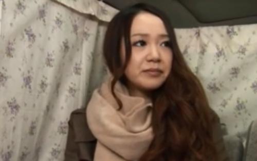 【熟女ナンパ】綺麗な顔立ちで色気ムンムンのセクシーでスレンダーなオシャレな四十路の美人妻を連れ込み、生ハメ中出し！