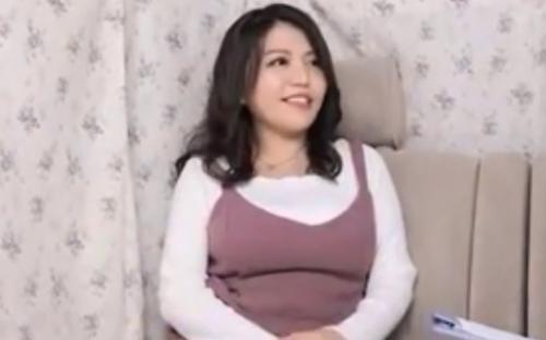 【人妻ナンパ】真っ白な肌のおっとりとした顔立ちも綺麗な美巨乳の奥さんを連れ込み、生ハメ中出し！