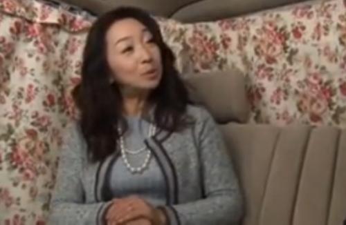 【熟女ナンパ】お淑やかで真面目そうに見えて超ドスケベだった清楚で綺麗な五十路の美人妻を連れ込み、生ハメ中出し！