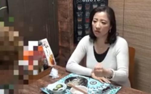 【熟女ナンパ】相当気が強そうな黒髪のぽっちゃりで美巨乳の四十路の人妻を酒に酔わせお持ち帰りし、そのまま生ハメ中出し！