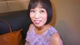 【熟女ナンパ】黒髪ショートボブの目つきがエロい程良い肉付きの可愛い四十路の人妻を連れ込み、生ハメ中出し！