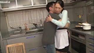 【近親相姦】スレンダーで色白な美人の五十路の美熟女もオナニーが大好きだった！その後はまさかの息子とガチハメ！