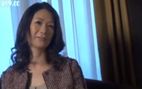 【熟女ナンパ】見るからに魔性の女な綺麗で清楚な美乳の四十路の美人妻を連れ込み、そのままガチハメ、ザーメン顔射、お掃除フェラ！
