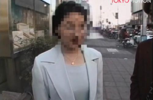 【土下座ナンパ】地方で見つけたメガネの良く似合う真面目で高学歴な三十路の美巨乳の奥さんを騙し、潮吹きの後、巨根でガチハメ！